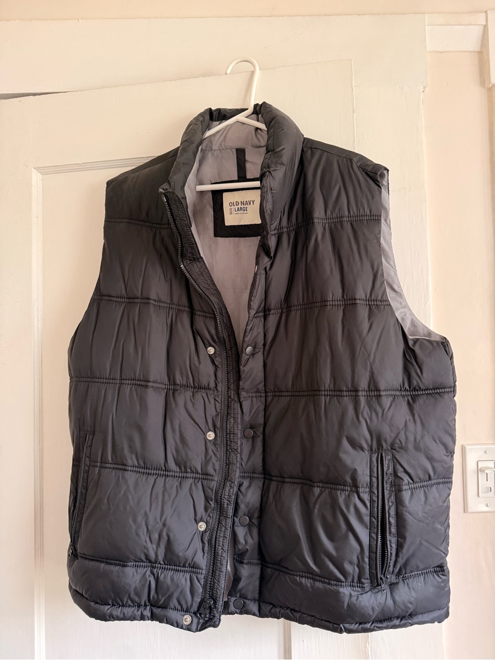 Old Navy Men's Dark Gray Quilted Puffer Vest